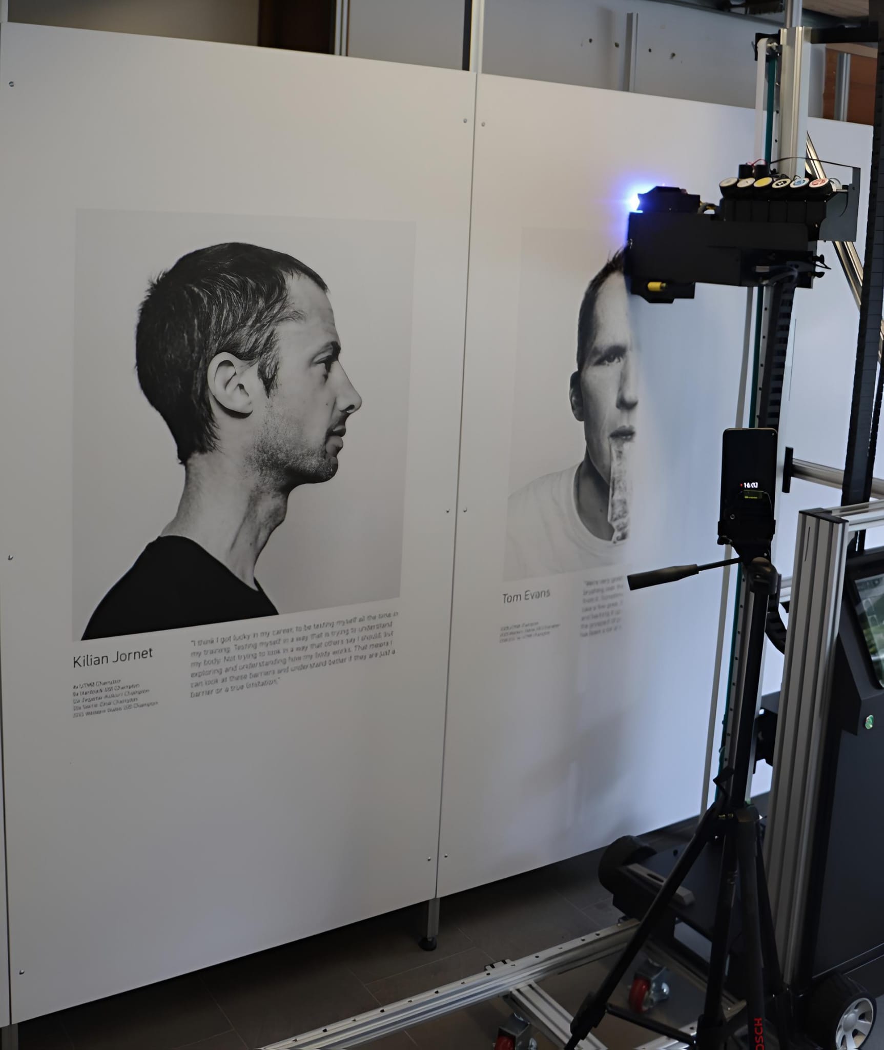 Portrait imprimé sur mur par la machine Muralp lors de l'événement Maurten à l'UTMB Chamonix